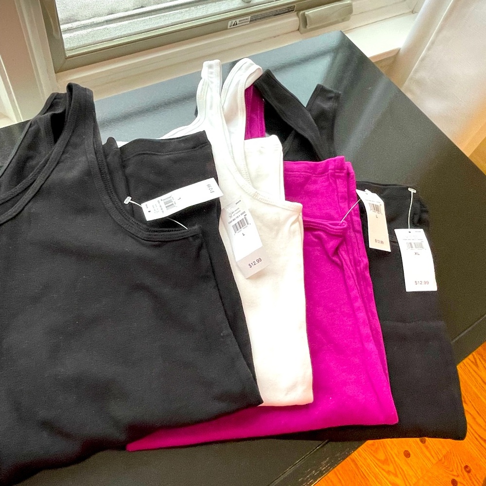 NWT GAP Favorite Tank 4-Pack